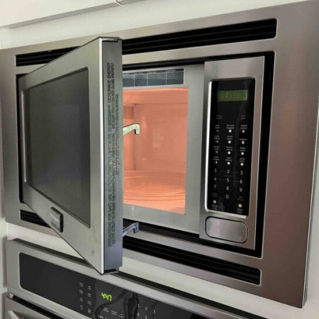 Microwave Turns on by itself: How to Fix?